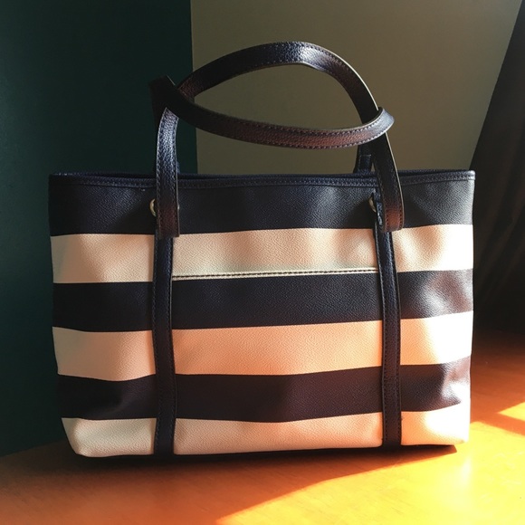 New Dana Buchman purse - Picture 3 of 8